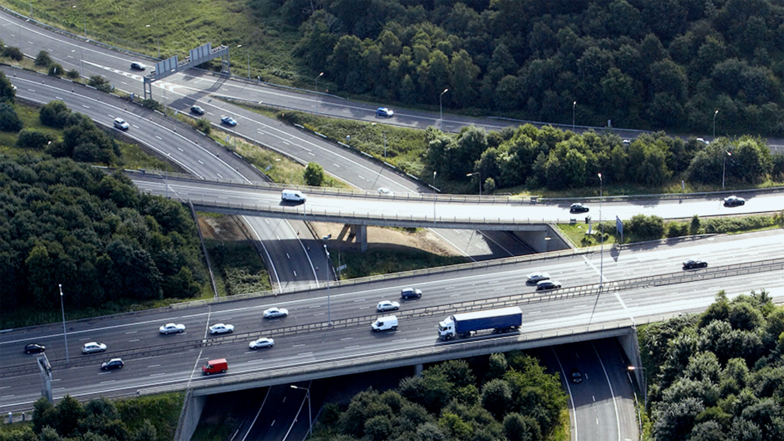 picture of a highway interchange