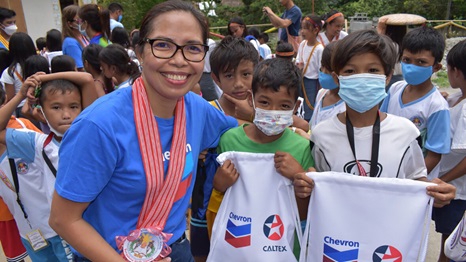 Two geographically remote schools in the Philippines were gifted school supplies to help make it easier for students to learn.