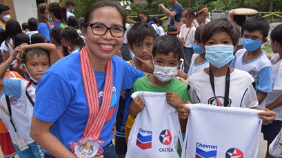 Two geographically remote schools in the Philippines were gifted school supplies to help make it easier for students to learn.